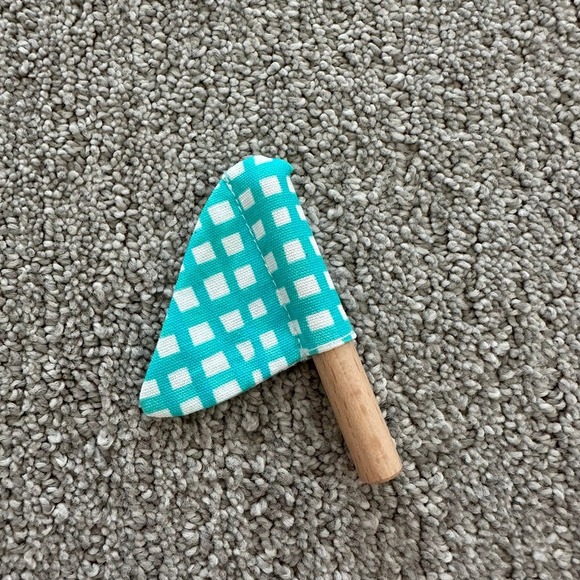 Lovevery Pattern Match Boats & Cards Set - Replacement Piece Flag Only - Picture 2 of 3